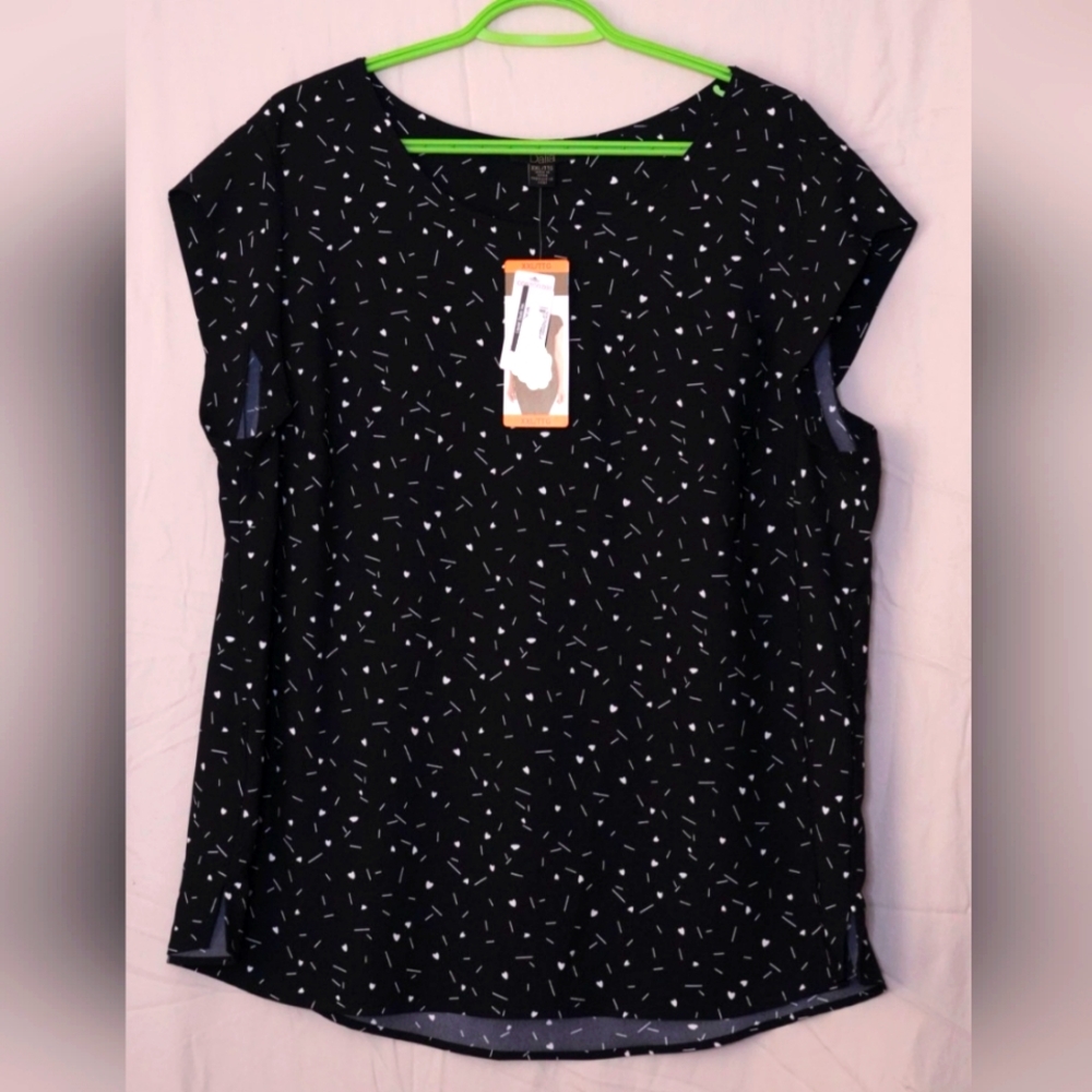 Dalia blouse. NWT. XXL. Black with small white designs.